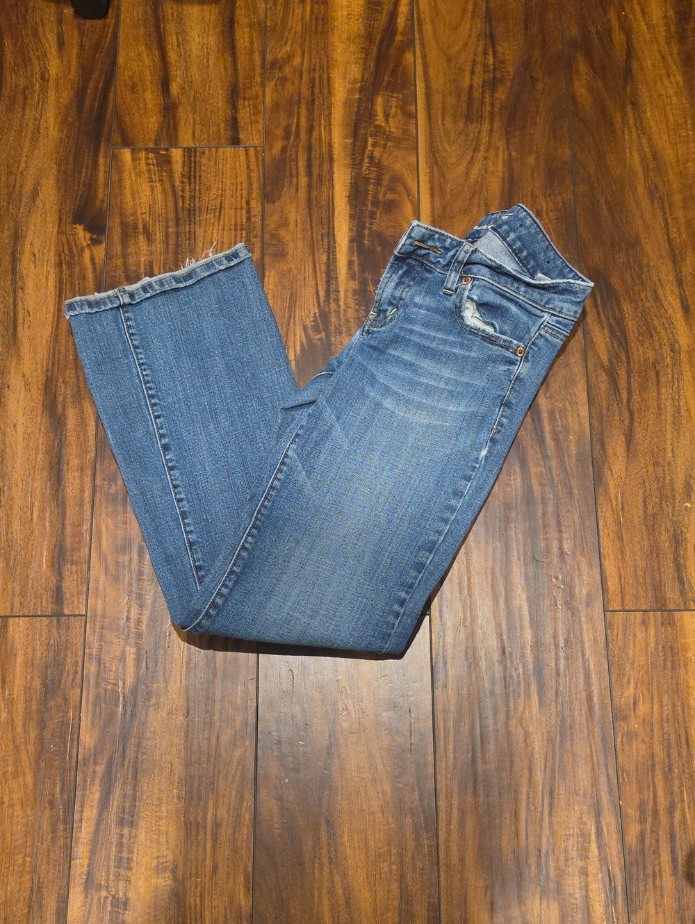 American Eagle Outfitters Boot Cut Jeans in Medium Blue Wash Size 4